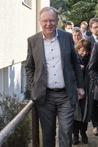 Stephan Weil besucht Unterkunft für ukrainische Geflüchtete in Hannover