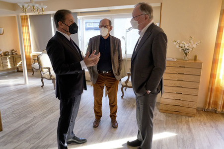 Stephan Weil besucht Unterkunft für ukrainische Geflüchtete in Hannover