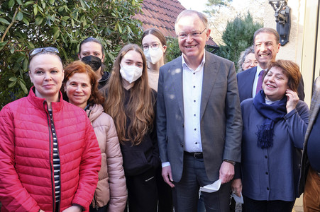 Stephan Weil besucht Unterkunft für ukrainische Geflüchtete in Hannover