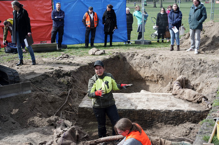 Fototermin Sondierungsgrabungen vom 'Weißen Stier vom Humboldthain' in Berlin