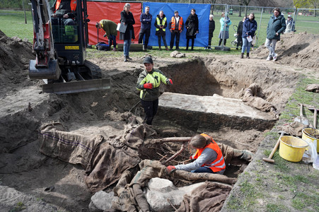 Fototermin Sondierungsgrabungen vom 'Weißen Stier vom Humboldthain' in Berlin