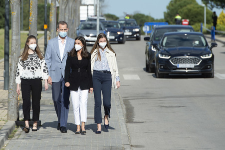 Die spanischen Royals besuchen ein Flüchtlingsunterkunft in Pozuelo de Alarcón