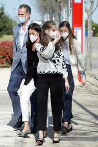 Die spanischen Royals besuchen ein Flüchtlingsunterkunft in Pozuelo de Alarcón