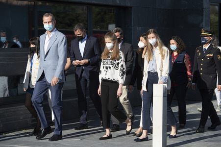 Die spanischen Royals besuchen ein Flüchtlingsunterkunft in Pozuelo de Alarcón