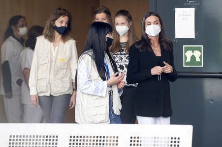Die spanischen Royals besuchen ein Flüchtlingsunterkunft in Pozuelo de Alarcón