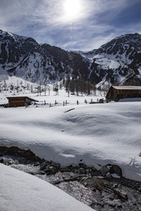 Schneeschmelze in den Schweizer Alpen