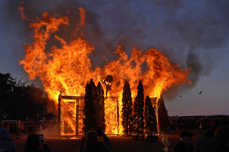 Osterfeuer in Trechwitz