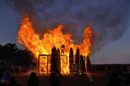 Osterfeuer in Trechwitz