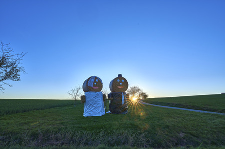 Strohballenfiguren in Ottenstein