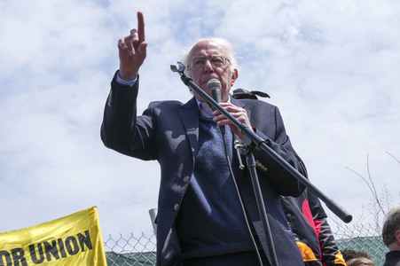 Bernie Sanders besucht Amazon-Gewerkschafter in New York