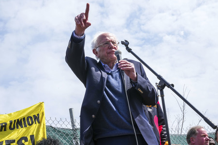 Bernie Sanders besucht Amazon-Gewerkschafter in New York