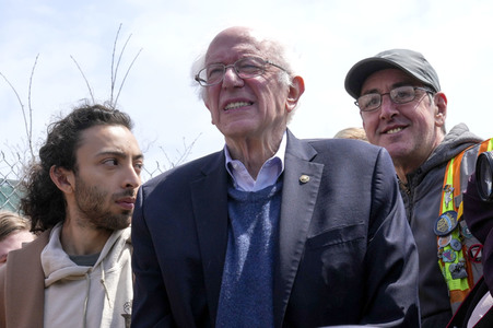 Bernie Sanders besucht Amazon-Gewerkschafter in New York