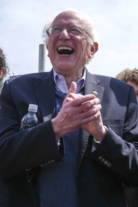 Bernie Sanders besucht Amazon-Gewerkschafter in New York