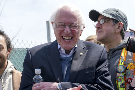 Bernie Sanders besucht Amazon-Gewerkschafter in New York
