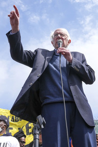 Bernie Sanders besucht Amazon-Gewerkschafter in New York
