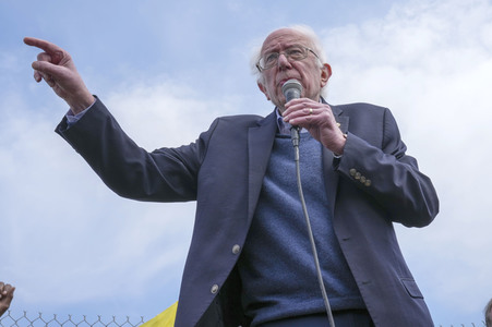 Bernie Sanders besucht Amazon-Gewerkschafter in New York