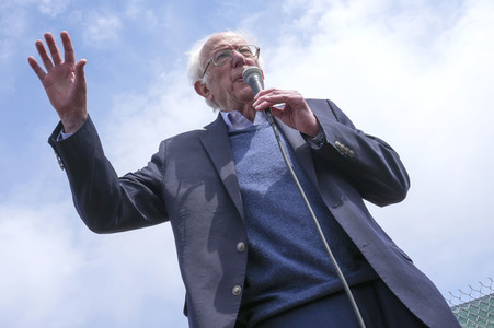 Bernie Sanders besucht Amazon-Gewerkschafter in New York