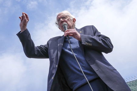 Bernie Sanders besucht Amazon-Gewerkschafter in New York