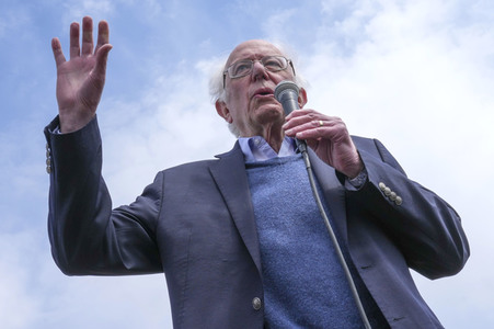 Bernie Sanders besucht Amazon-Gewerkschafter in New York