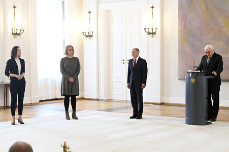 Frank-Walter Steinmeier bei der Aushändigung von Urkunden in Berlin
