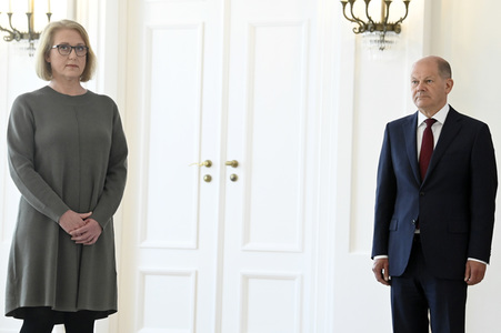 Frank-Walter Steinmeier bei der Aushändigung von Urkunden in Berlin