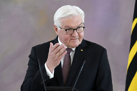 Verleihung des Verdienstkreuzes 1. Klasse an Ulrich Matthes in Berlin