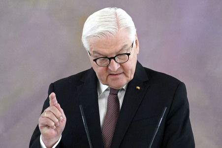 Verleihung des Verdienstkreuzes 1. Klasse an Ulrich Matthes in Berlin
