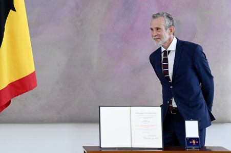 Verleihung des Verdienstkreuzes 1. Klasse an Ulrich Matthes in Berlin