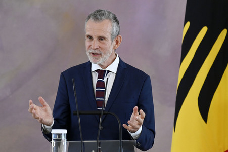 Verleihung des Verdienstkreuzes 1. Klasse an Ulrich Matthes in Berlin
