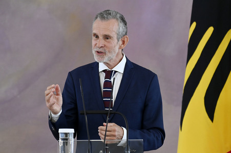 Verleihung des Verdienstkreuzes 1. Klasse an Ulrich Matthes in Berlin