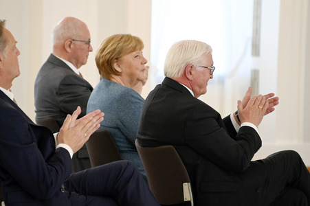 Verleihung des Verdienstkreuzes 1. Klasse an Ulrich Matthes in Berlin