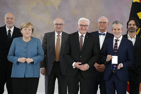 Verleihung des Verdienstkreuzes 1. Klasse an Ulrich Matthes in Berlin
