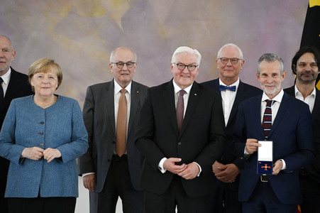 Verleihung des Verdienstkreuzes 1. Klasse an Ulrich Matthes in Berlin