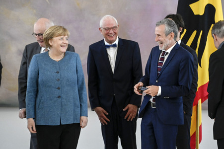 Verleihung des Verdienstkreuzes 1. Klasse an Ulrich Matthes in Berlin