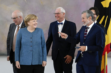 Verleihung des Verdienstkreuzes 1. Klasse an Ulrich Matthes in Berlin