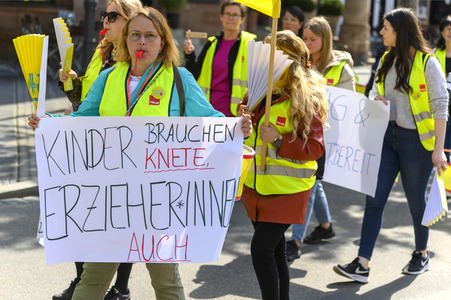 Warnstreik von Beschäftigten in Kitas und im schulischen Ganztag in Nürnberg