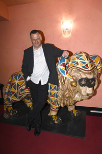 Theaterpremiere 'Das Brautkleid' in München