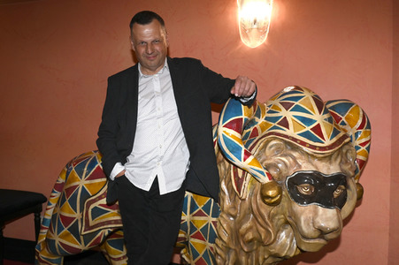 Theaterpremiere 'Das Brautkleid' in München