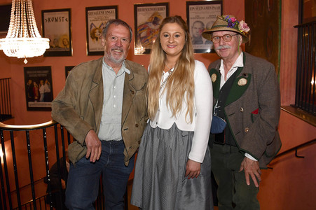 Theaterpremiere 'Das Brautkleid' in München