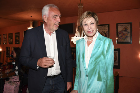 Theaterpremiere 'Das Brautkleid' in München