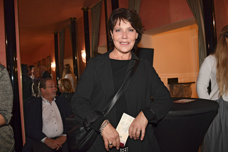 Theaterpremiere 'Das Brautkleid' in München