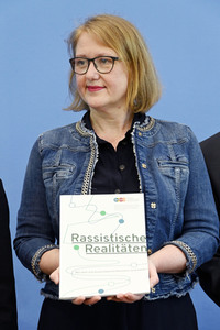 Bundespressekonferenz Erste Ergebnisse des Nationalen Diskriminierungs- und Rassismusmonitors in Berlin