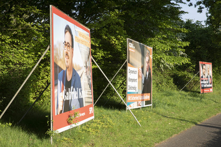 Wahlplakate zur NRW-Wahl in Bonn