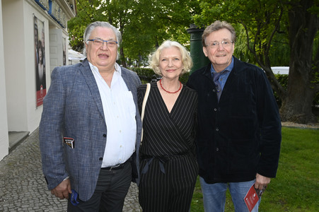 Theaterpremiere 'Monsieur Claude und seine Töchter - Teil 2' in Berlin