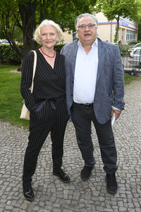 Theaterpremiere 'Monsieur Claude und seine Töchter - Teil 2' in Berlin