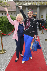 Theaterpremiere 'Monsieur Claude und seine Töchter - Teil 2' in Berlin