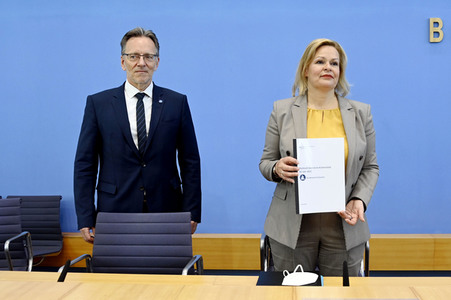 Bundespressekonferenz Vorstellung des Jahresberichts Fallzahlen politisch motivierter Kriminalität in Berlin