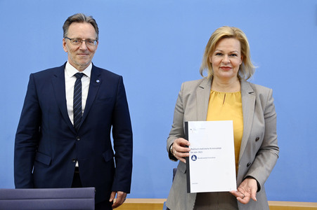 Bundespressekonferenz Vorstellung des Jahresberichts Fallzahlen politisch motivierter Kriminalität in Berlin