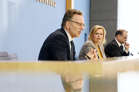 Bundespressekonferenz Vorstellung des Jahresberichts Fallzahlen politisch motivierter Kriminalität in Berlin