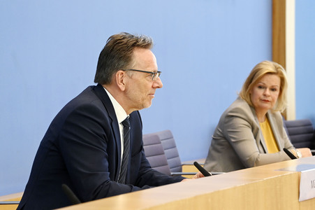 Bundespressekonferenz Vorstellung des Jahresberichts Fallzahlen politisch motivierter Kriminalität in Berlin